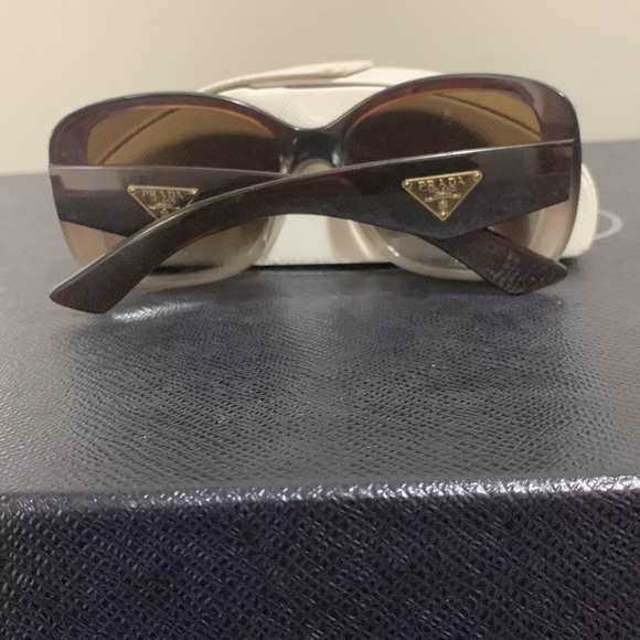 100% Authentic PRADA Sunglasses with original case and box - Picture 3 of 6